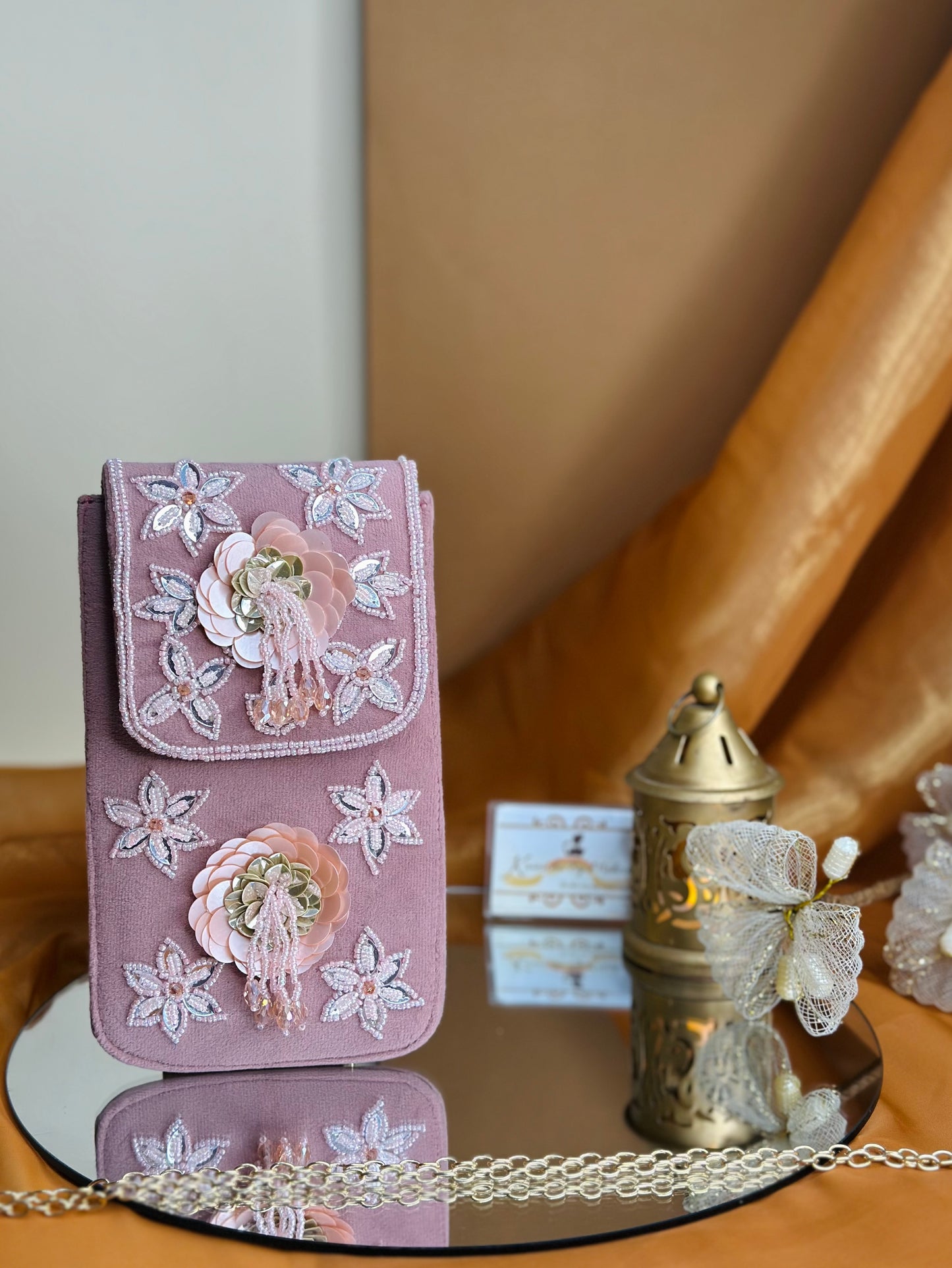 Mahira Mobile Sling