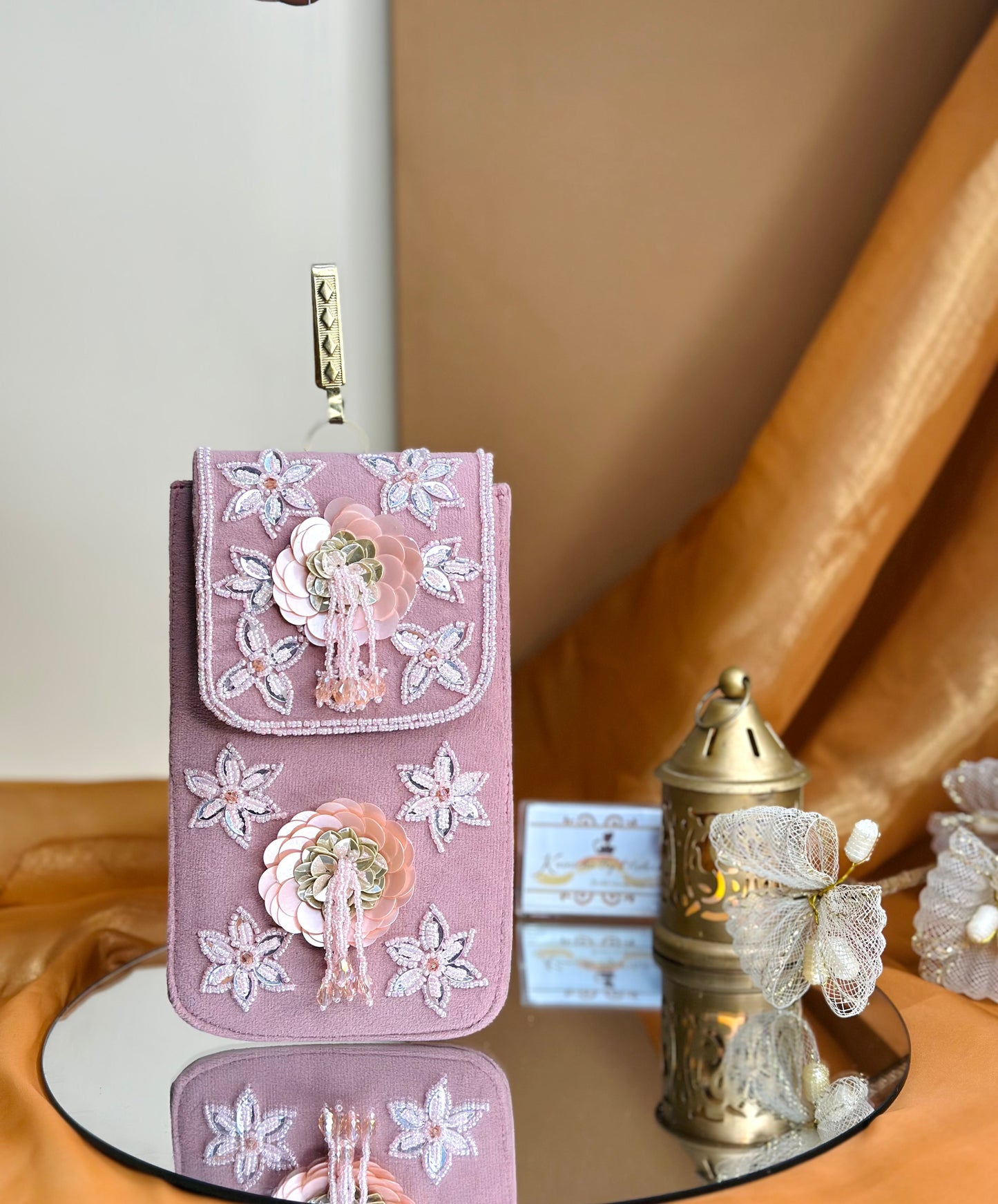 Mahira Mobile Sling